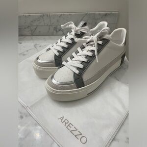 Women’s Arezzo Stevie Platform sneakers, size 8.5, RUNS BIG, more like a size 9